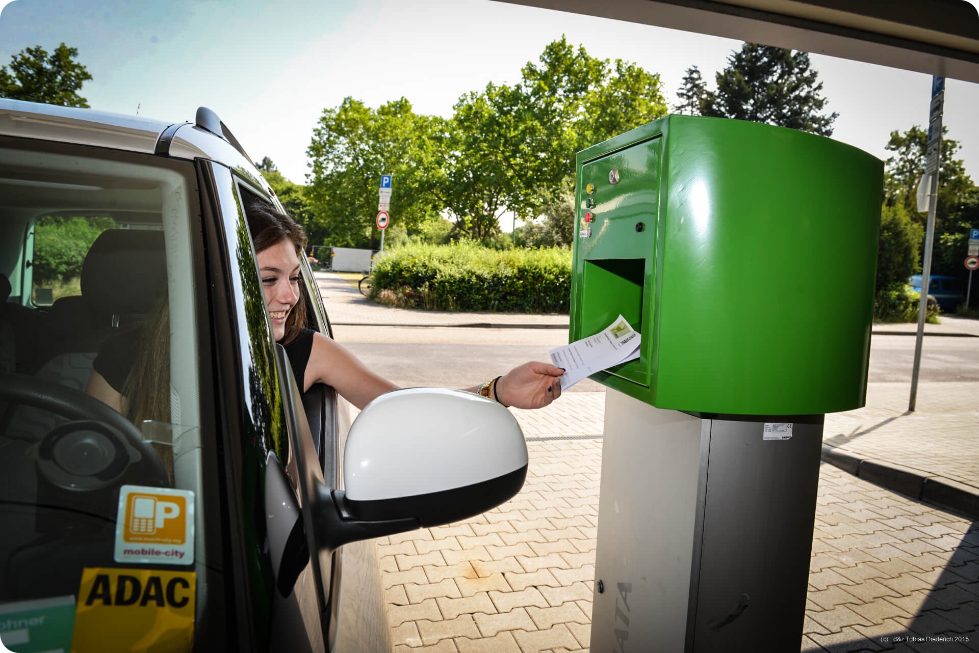 PARKING AT THE AIRPORTCOMFORTABLE - PRACTICAL – INEXPENSIVE